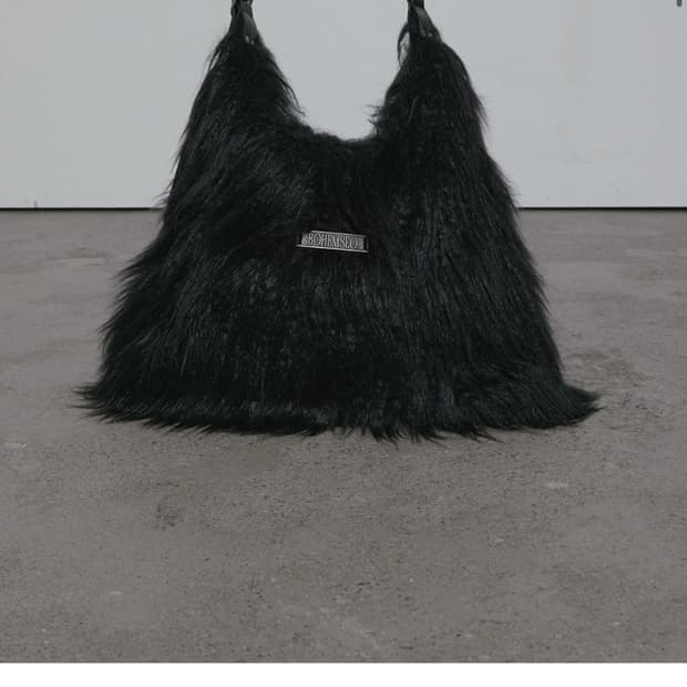 보헴서 퍼 롱헤어 스트랩 호보백 블랙