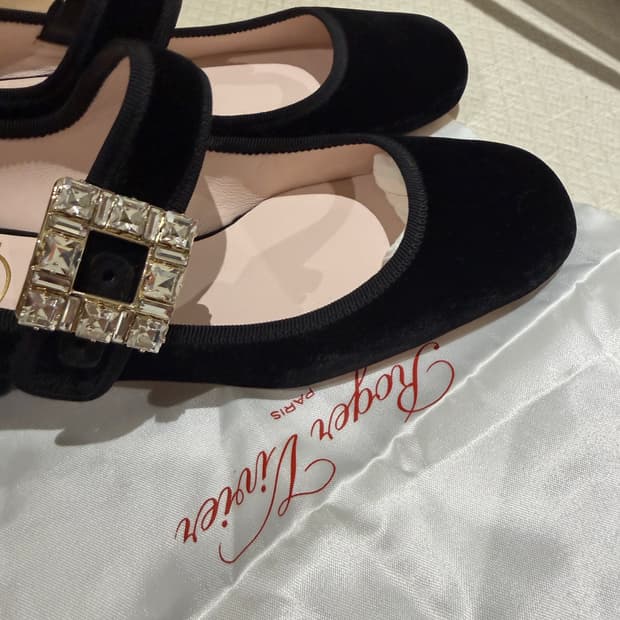 로저비비에 벨벳 메리제인 플랫