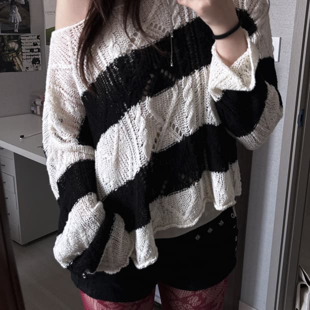 스트라이프 오프숄더 니트