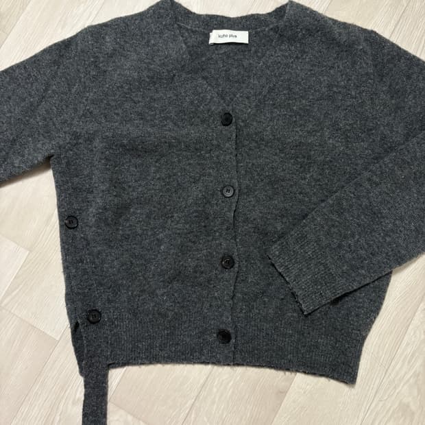 구호플러스 브이넥 가디건