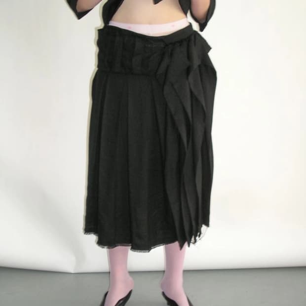 택포)에옹쓰 2025 Offbeat pleats skirt -black 