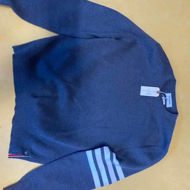 톰브라운 니트 5사이즈 팝니다 상태 굿입니다