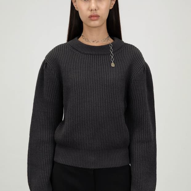 아모멘토 하이넥 니트 차콜