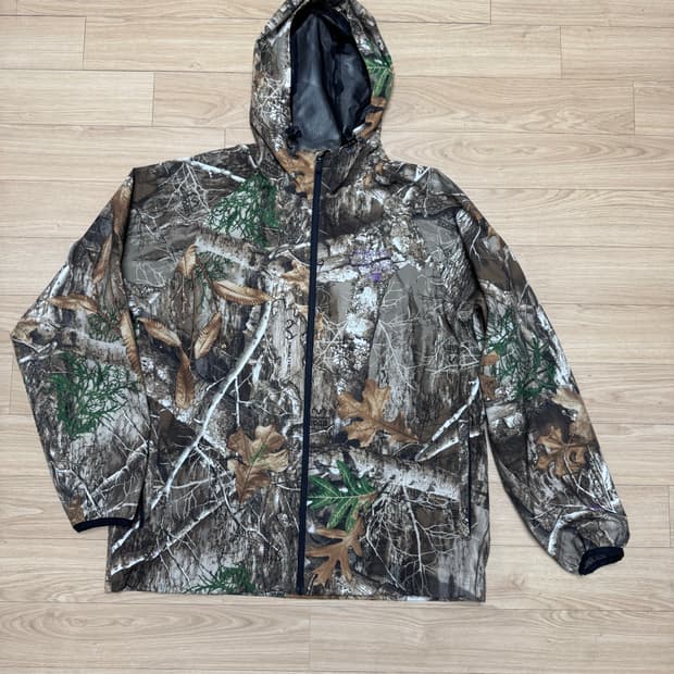 발란사 뉴에라 바람막이