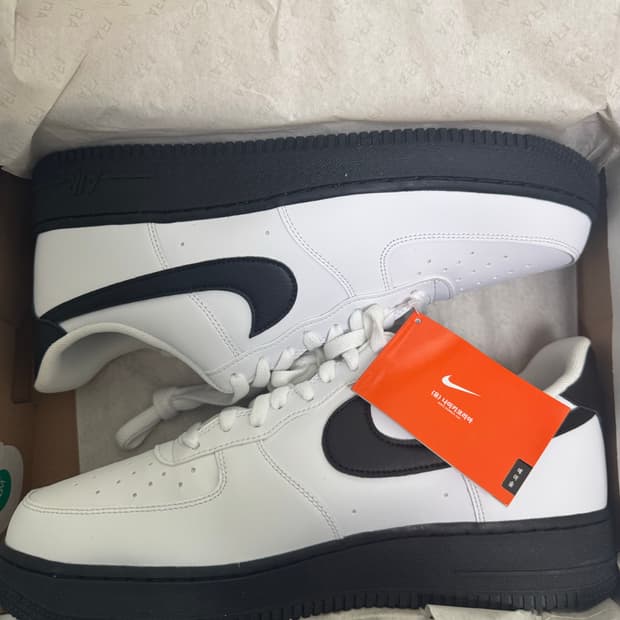 나이키 에어포스 1 로우 화이트 블랙 미드솔 290 새상품