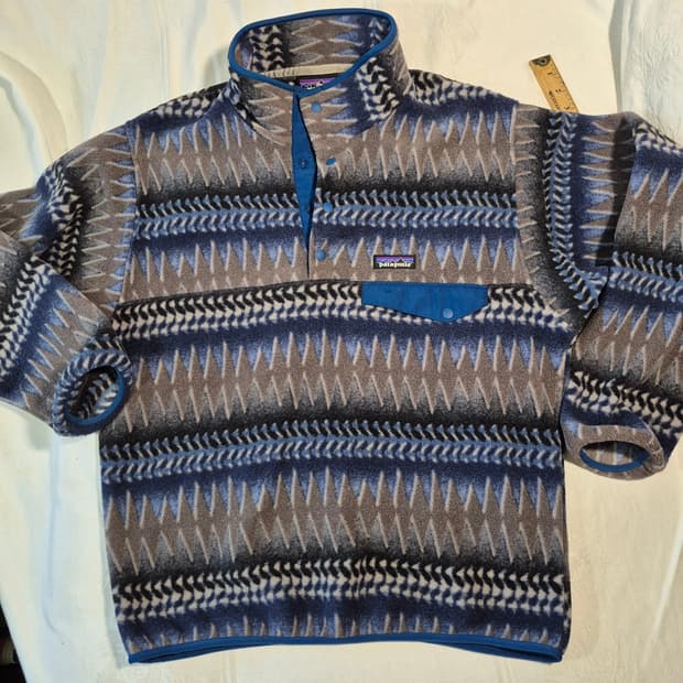 17FW 파타고니아 신칠라 스냅-T 아즈텍 패턴