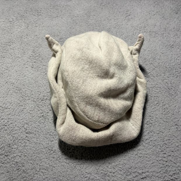 모서리 hat..