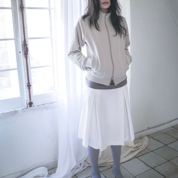 Stitched highneck zip-up (gray beige)