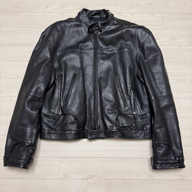 발렌시아가 디컨스트럭티드 레더 자켓 2