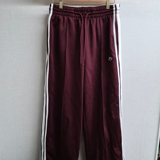 M) 필루미네이트 오버핏 버건디 트레이닝 팬츠 팝니다