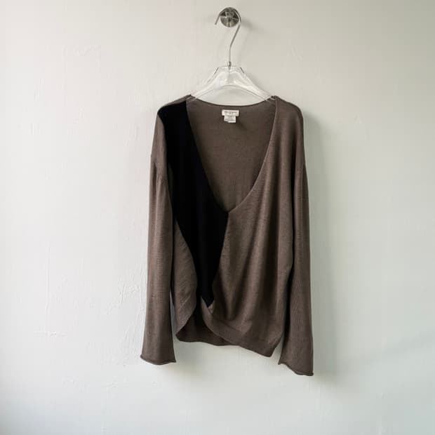 드리스반노튼 브이넥 스웨터