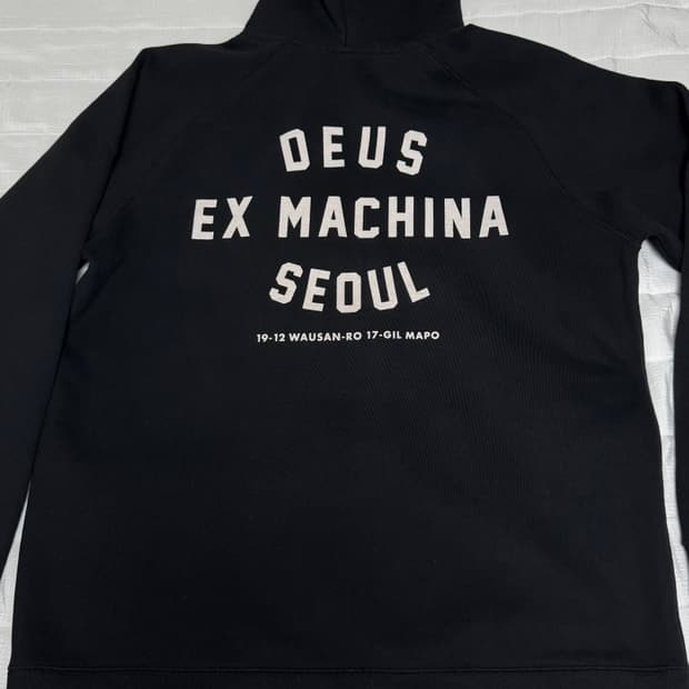 데우스 엑스 마키나 서울 후드티 새상품