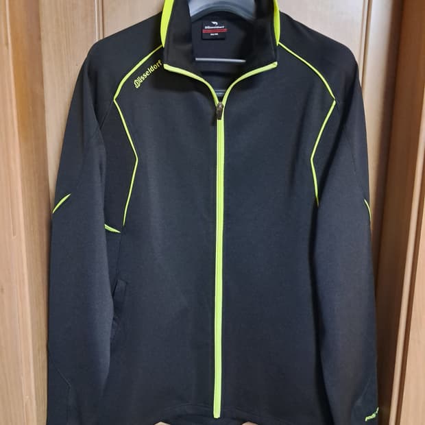 뒤셀도르프 여성 트랙탑 100