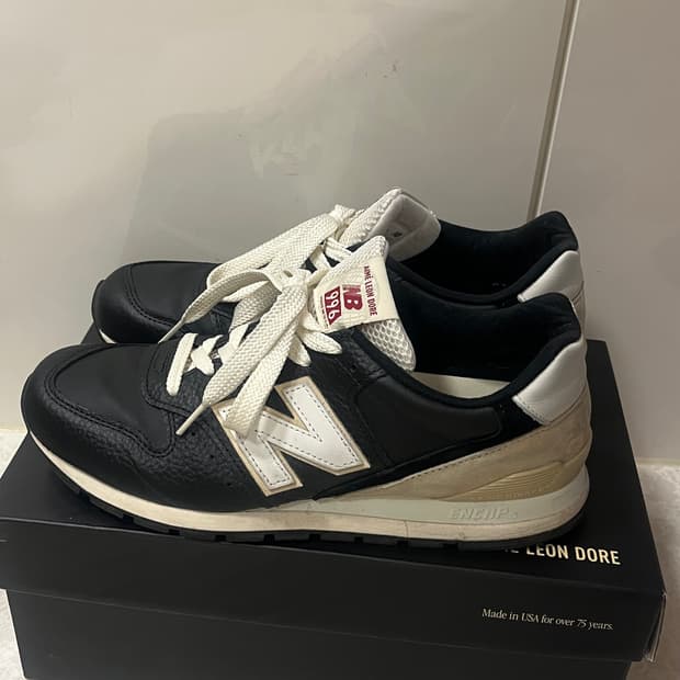 뉴발란스 996 에임레온도르 270사이즈 팝니다