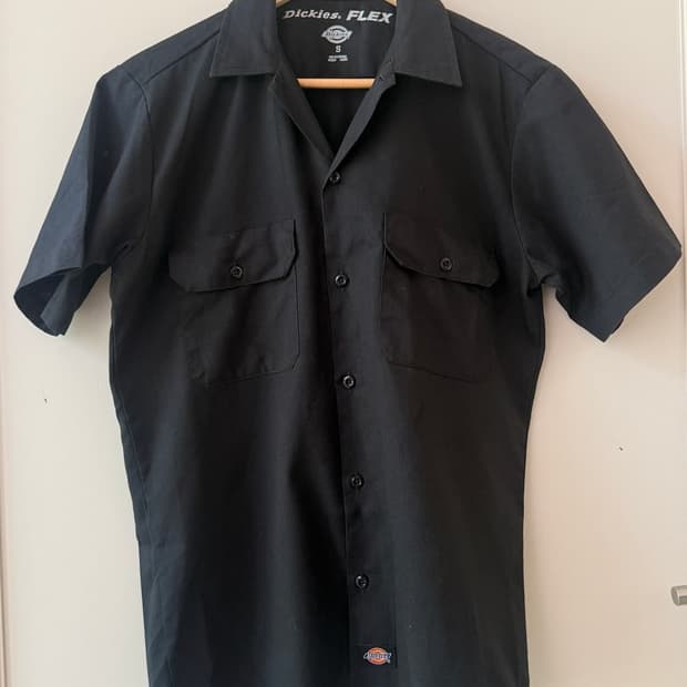 디키즈(Dickies) 블랙 플렉스 슬림 핏 반팔 워크 셔츠