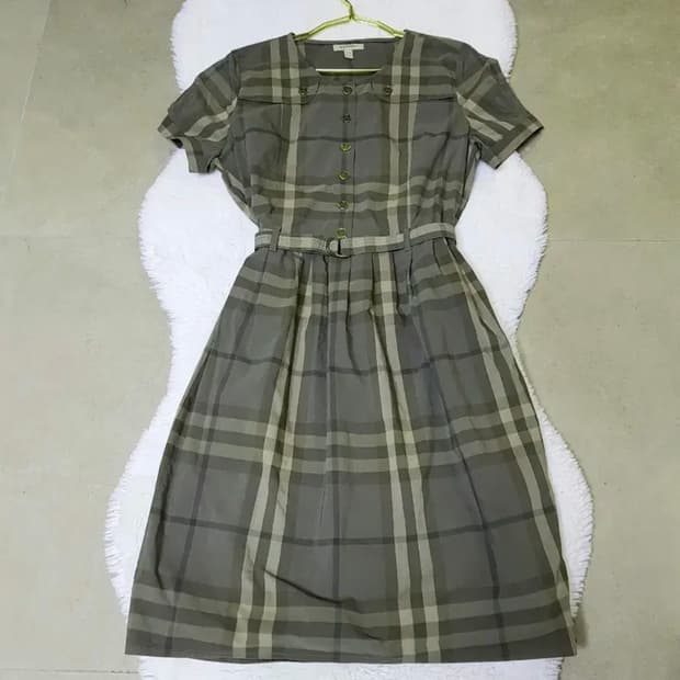 정품 버버리. 채크 원피스. 66