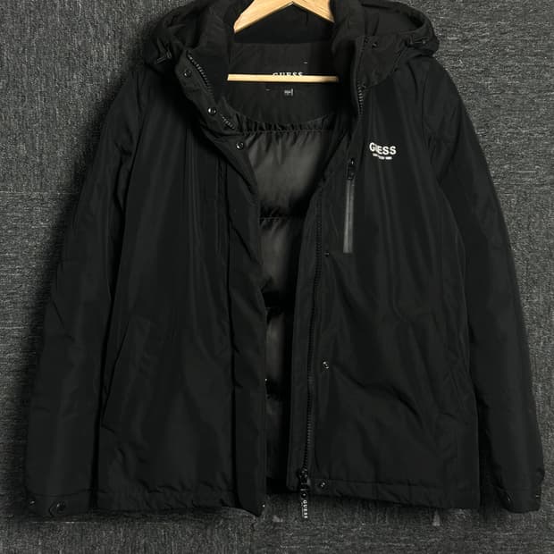 GUESS 블랙 후드 패딩 자켓