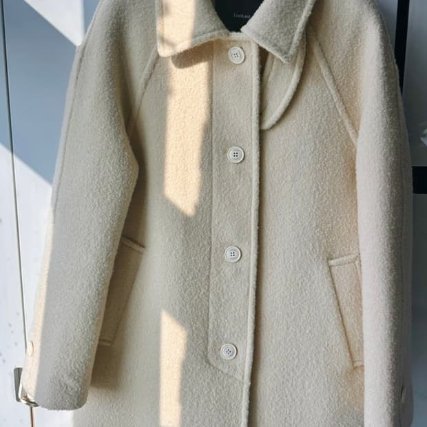 룩캐스트 헤일리 울 부클 하프 코트 버터(1회 착용)