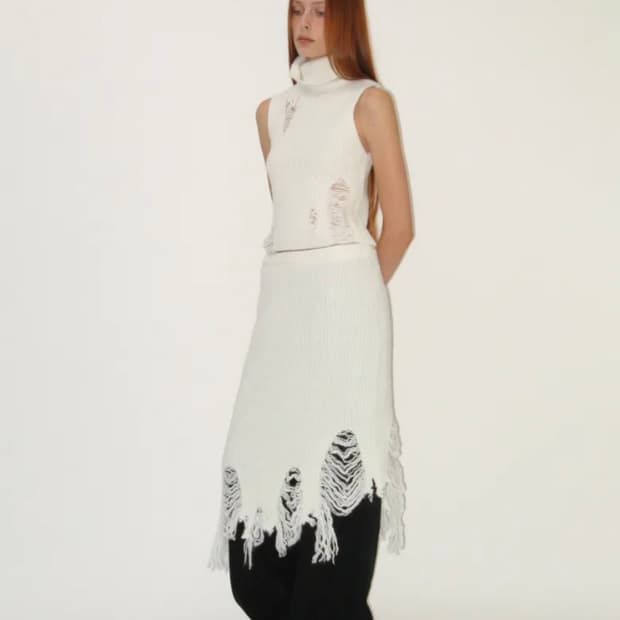 Damaged Turtleneck Sleeveless Knit+Skirt