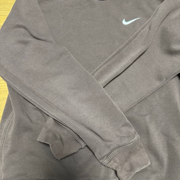 나이키 스우시 맨투맨 브라운 m