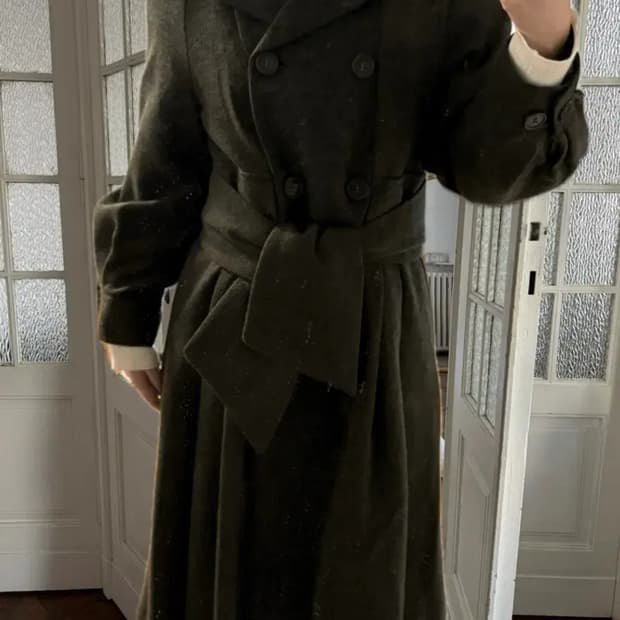 칼 라거펠트 다크 그린 펠트 코트