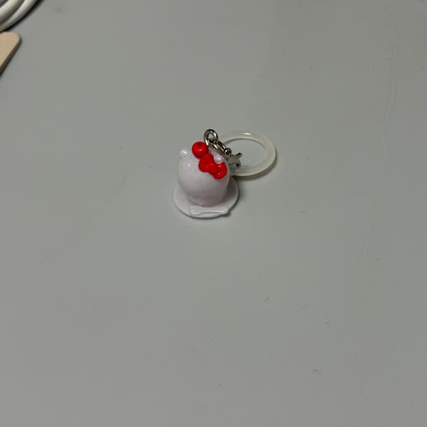 헬로키티 몬치치 콜라보 가챠 메지루시 키링