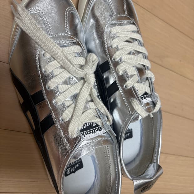 새제품) 오니츠카타이거 실버 블랙 멕시코 66 250 사이즈
