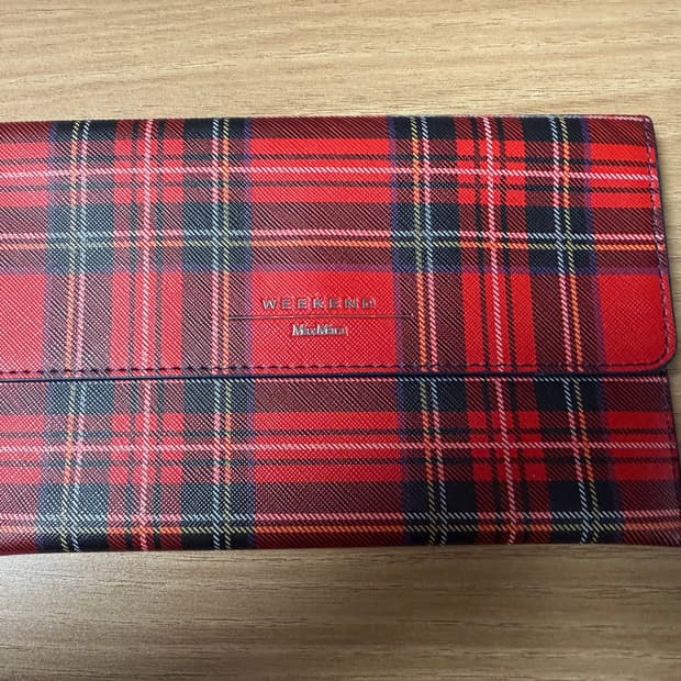 Weekend MaxMara Plaid Envelope Wallet막스마