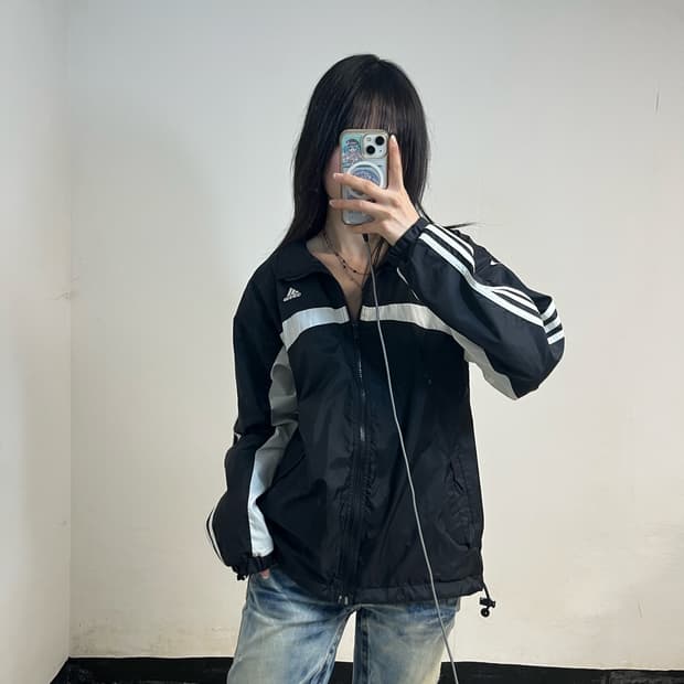 Adidas 00’s black windbreaker
