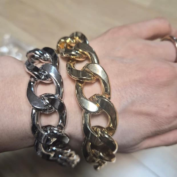 악세사리 팔찌들