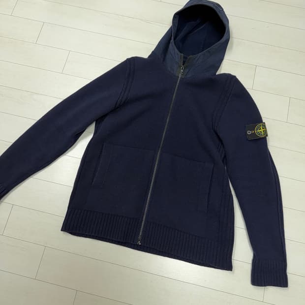 스톤아일랜드 니트 후드 집업 L 사이즈 네이비  상태 9.0/10  사진