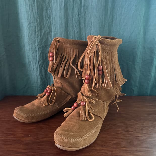 MINNETONKA fringe suede boots