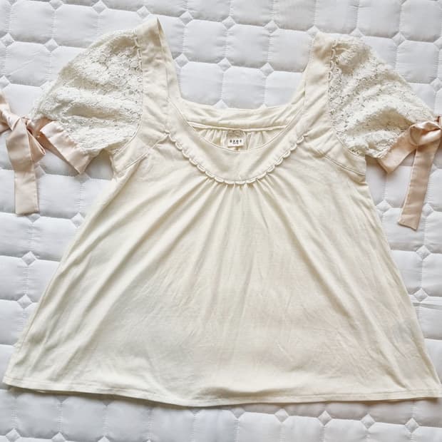 axes femme(악시즈 팜므) 리본 퍼프 레이스 블라우스