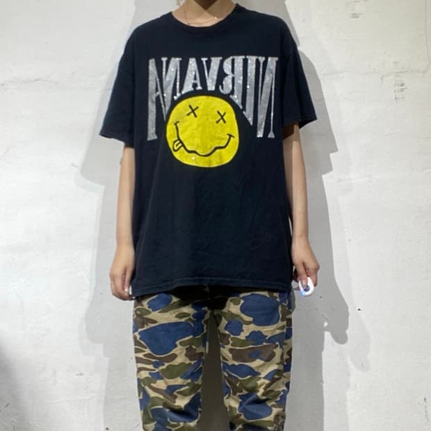 너바나 Nirvana 스마일 로고 빈티지 블랙 반팔 티셔츠