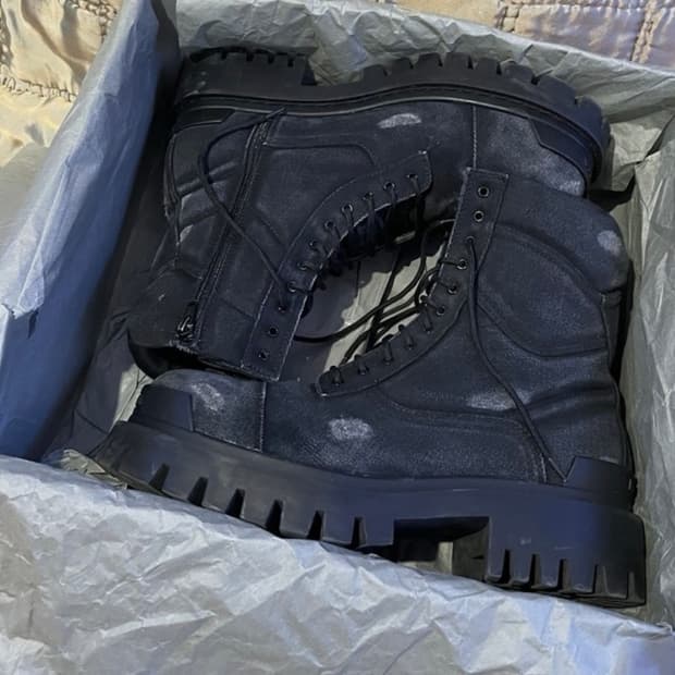 [43]발렌시아가 컴뱃 스트라이크 부츠
