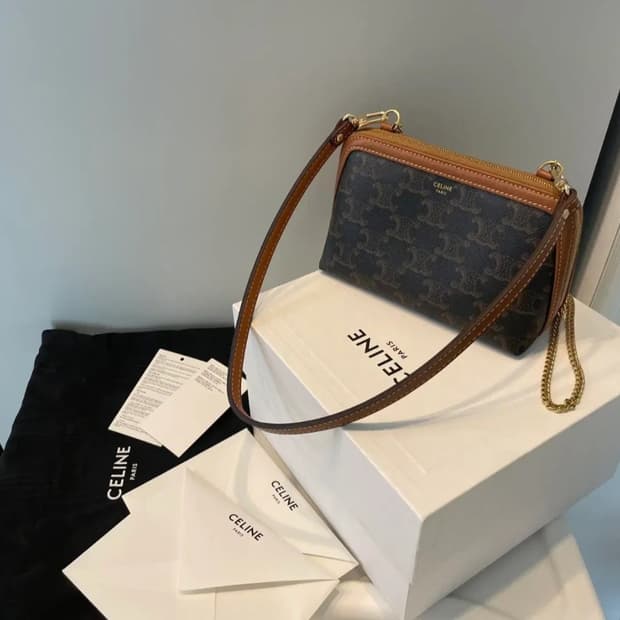 셀린느 트리옹페 체인클러치백