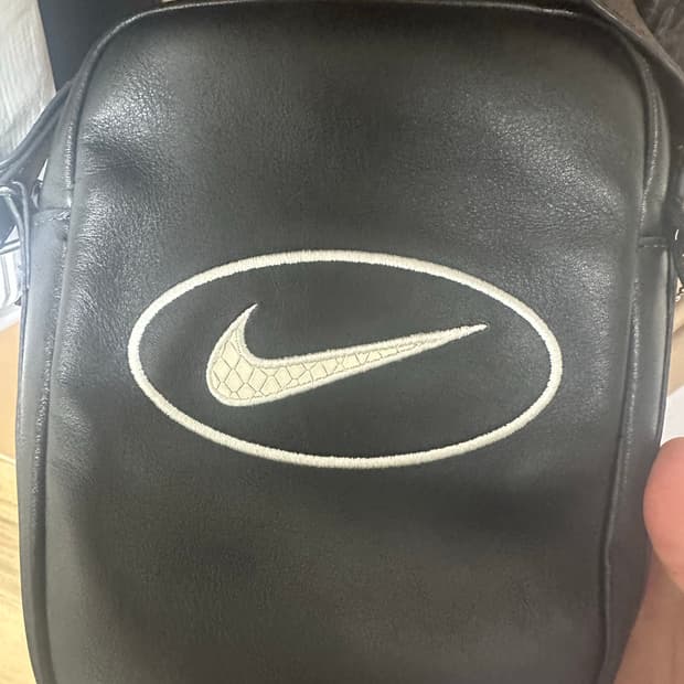 슈프림 나이키 콜라보 미니 숄더백