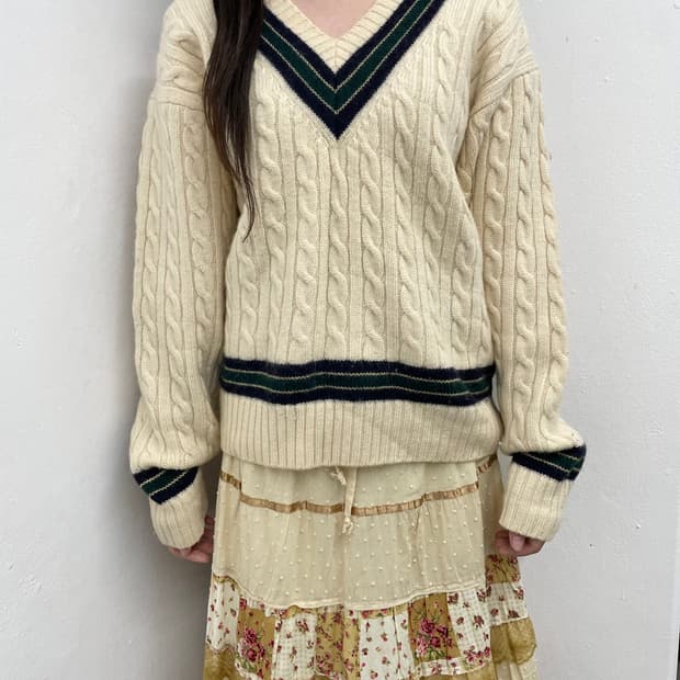 울100% 브이넥 케이블 니트