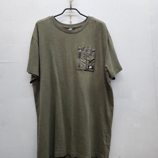 나이키 나일론 배색 포켓 카키색 반팔티 L(XL)