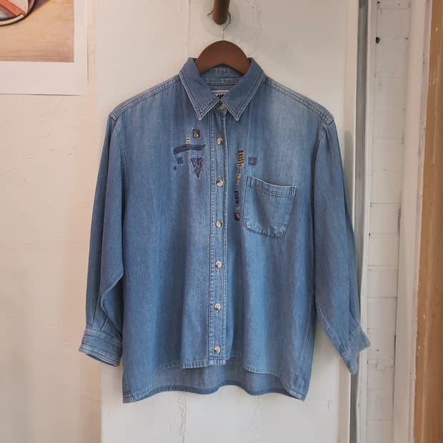 Simple ease 자수 데님셔츠