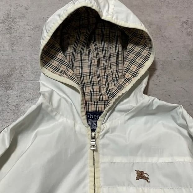 유일매물 대대장 버버리 바람막이