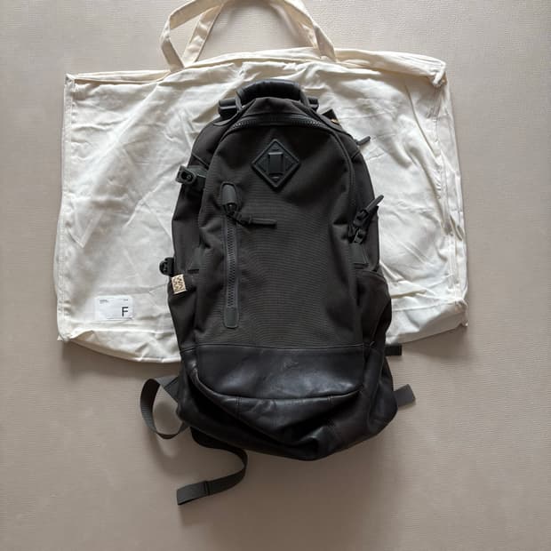 [F] 24AW 비즈빔 발리스틱 20L 차콜