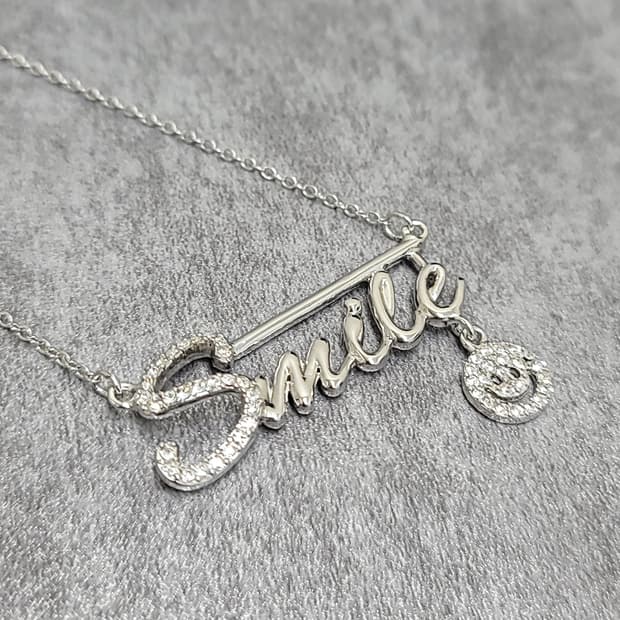 Smile 레터링 목걸이