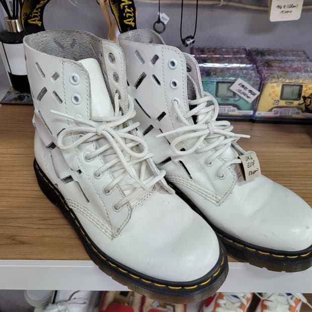 Dr.martens aston 닥터마틴 아스톤 화이트 워커(한정판)