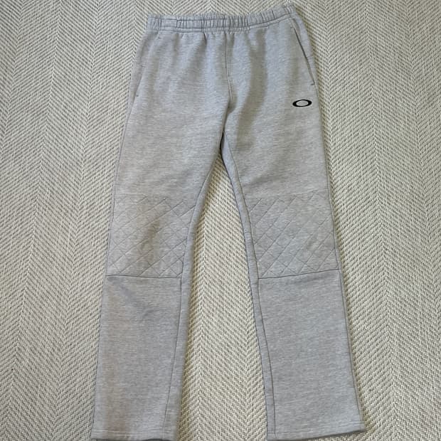 오클리 그레이 퀄팅 스웻팬츠 