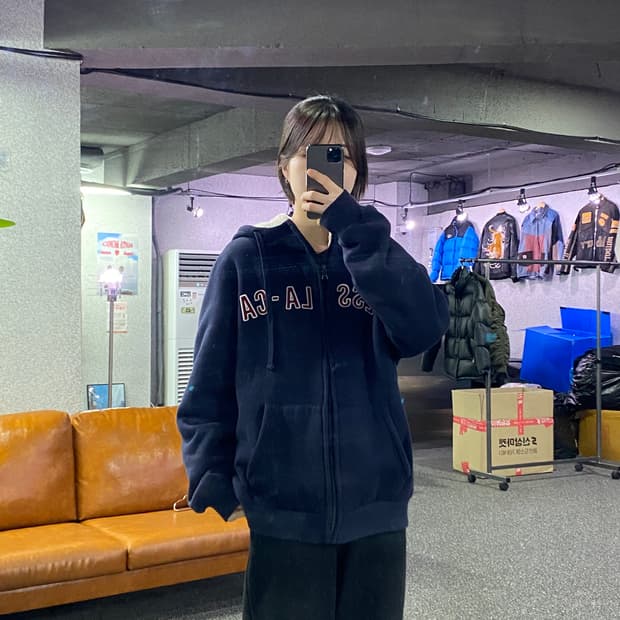 게스 빅로고 보아털 네이비 후드집업 B3841