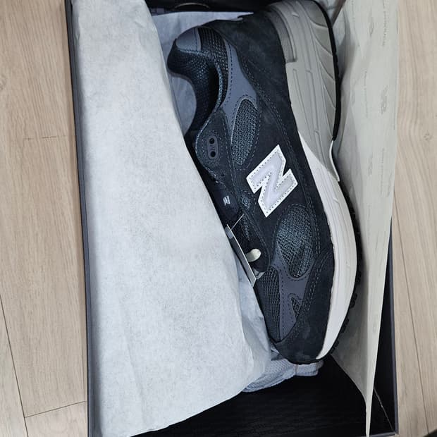 Kith x 뉴발란스 993 
