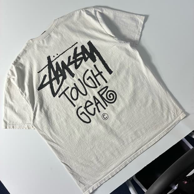 Stussy  스투시 터프 기어 화이트 반팔티셔츠 