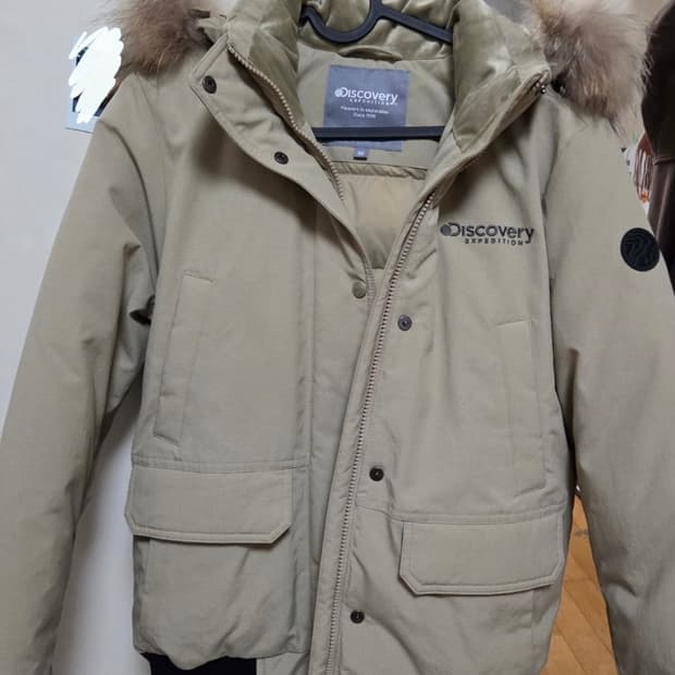 디스커버리 익스페디션 베이지 패딩