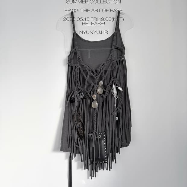 Texture seoul tassel sleeveless